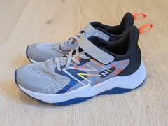 New Balance Kids Size 5.5 Youth Rave Run v2 Bungee Lace with Top Strap Big Kids