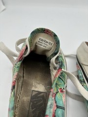 Vans~ Flamingo Pattern Skateboard Shoes/Sneakers Size: Kids 10.5