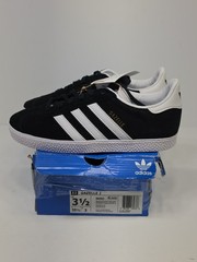 Kid’s Adidas Gazelle J 7 Black/White/Gold Metallic (BB2502) Size 3.5