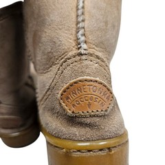 Minnetonka Moccasin Winter Boots Tan Suede Shearling Lined Kids Size 9 Unisex