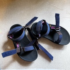 Teva Kids 11 Hurricane XLT2 Sport Sandals Adjustable Strap Pink Purple Black