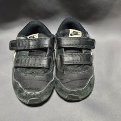 Nike MD Runner Valiant Toddler size 7 Sneakers Black White Kids Shoes preppy