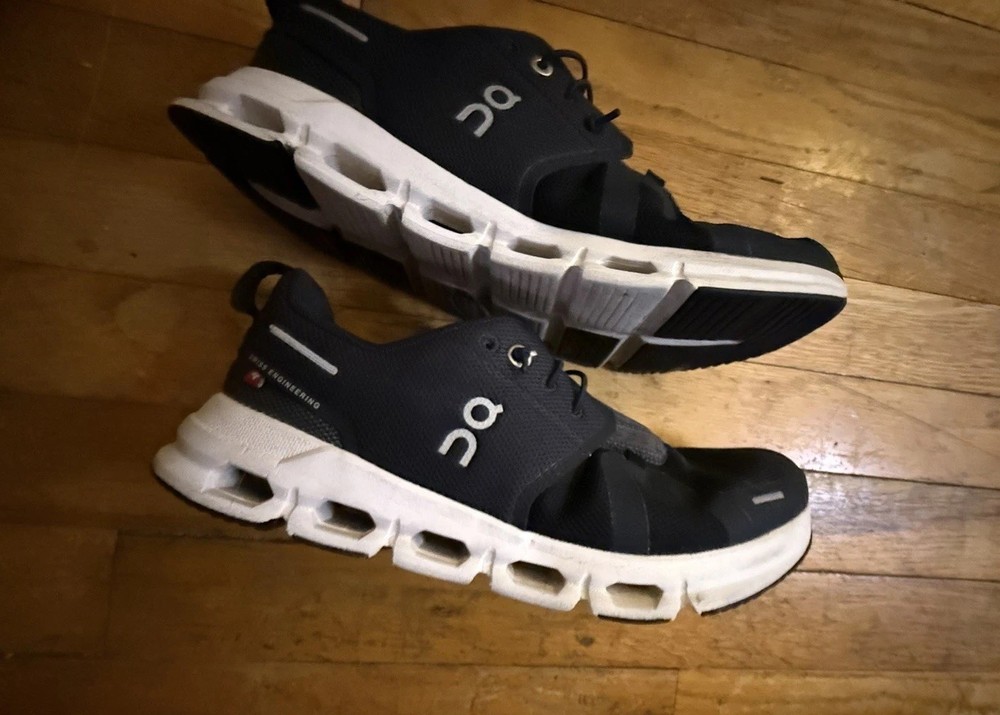 On Cloud Sky For Youth Black Eclipse Running Shoe Youth 6 Unisex with Cloudtec