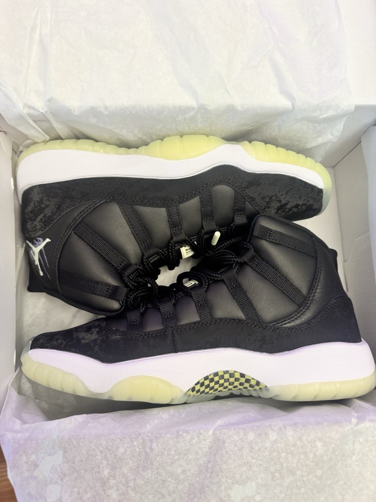 Air Jordan 11 Retro GS ‚Inner Beast‘ Black Barely Volt IB1378-001 Size 7Y