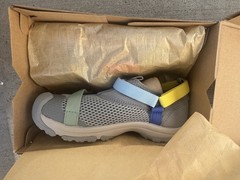TEVA Kids Outflow Universal Closed Toe Sandals US 2 Grey Multi Water Shoes NEW