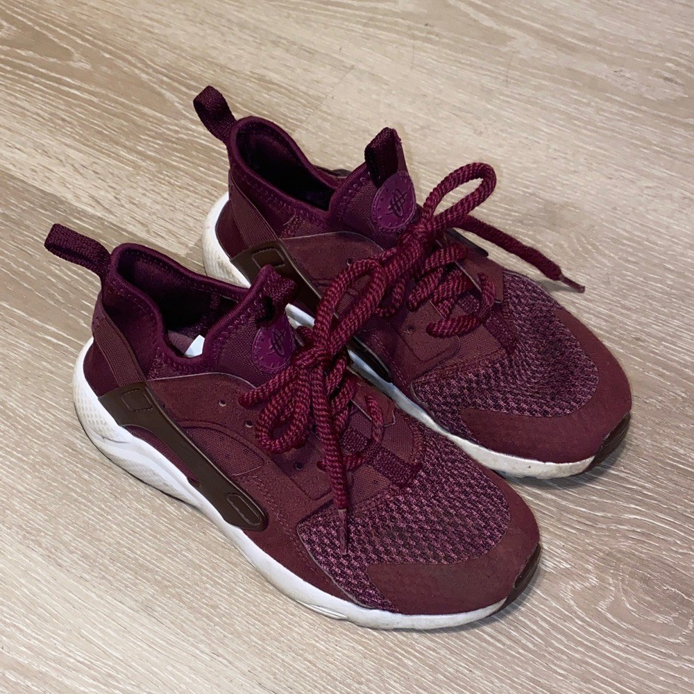 Nike Air Huarache Maroon 3Y Sneakers