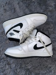 Air Jordan 1 Mid GS “Reverse Panda” Colorway Size 5.5Y Authentic DQ8423-132