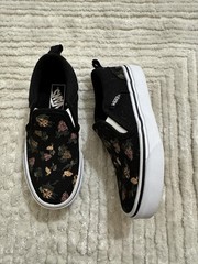 NWOB Vans Asher slip-on sneakers For Kids Size 12