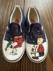 VANS x Peanuts Charlie Brown Christmas Kids Size 12 Slip on Sneaker