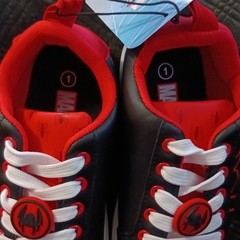 Marvel Spider-Man Kids Size 1 Red/Black/White Low Top Lace-Up Sneakers
