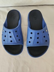 Blue Crocs kids size 2/4. Good used condition.