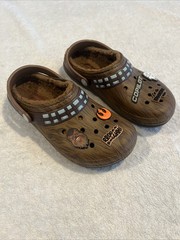 Star Wars™ x Crocs Classic Lined Chewbacca Clog – Brown J4 ( M4/W6)