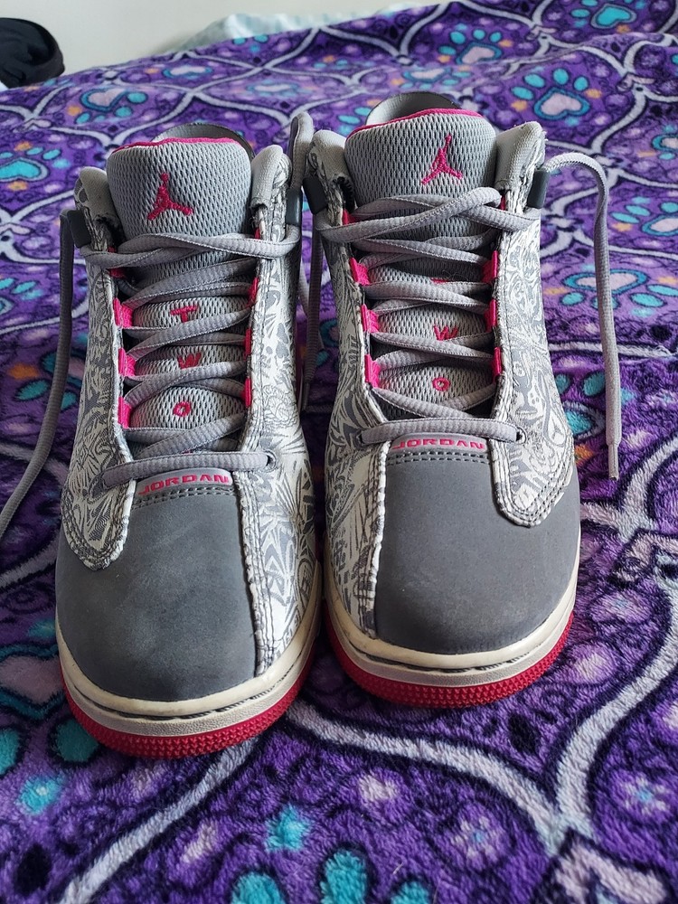 Jordan Dub zero GG Size 5 Youth Pink & Wolf Gray