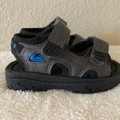 Quiksilver Toddler Size 5 Adjustable Strap Sandals Grey & Black-EUC