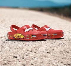 Crocs lightning mcqueen Junior 2 Limited Edition Disney Pixar Classic Clog Light