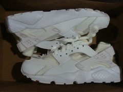 BOYS‘ NIKE HUARCHE RUN (GS) SHOE 654275 110 SIZE 6Y