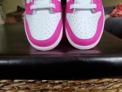 NIB – NIKE DUNK LOW – YOUTH size 6 # FB9109 102 – WHITE / LASER FUCHSIA