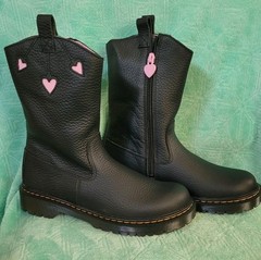 Dr. Martens Black / pink Heart – Bex Heart P-O Boot Y ~ M 5 L 6 Cowgirl Boots