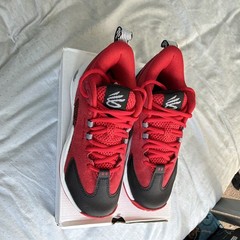 Under Armour GS Curry 3Z 25 SDE Low Top Basketball Sneakers Red/Black 3.5Y