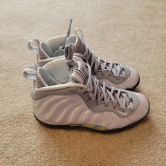 Nike Air Foamposite One GS Light Smoke Grey Rainbow Pixel CU1054-001 Size 6Y EUC