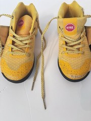 Nike Kyrie 2 PS School Bus 827280–700 Yellow Basketball Shoes Youth US Size 12C