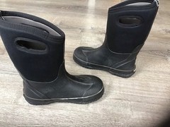 BOGS Classic High Waterproof Insulated Boots Youth Size 4 Black Winter Rain Snow