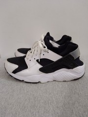 NIKE HUARACHE RUN (GS) SIZE 6.5Y SNEAKER SHOE