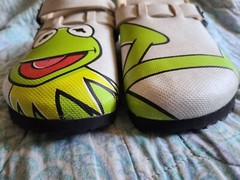 RARE Disney Birkis by Birkenstock Kermit The Frog Muppets Clog Shoe 33 2 – 2.5