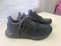 Size 6.5 (GS) – adidas Swift Run J Low Triple Black