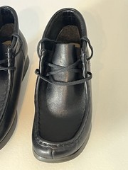 Clarks Wallabee Boot Smooth Black Leather Size 2.5 KIDS / JUNIORS