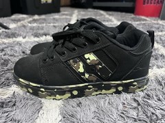 Heelys Black/Green Camo Low Top Wheeled Sneakers Lace-Up US Youth 5