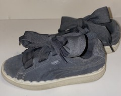 Pre-Owned Girls PUMA Suede Heart Scalloped Rubberized Sneaker Grey Size 3.5C