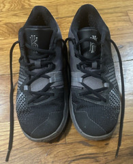 Nike Kyrie Irving Flytrap Youth 5Y Black Grey Basketball Low Top Shoe AA1154-011