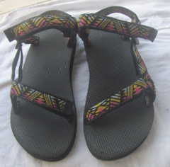 Big Kids Size 5 Teva Original Universal Sandal – Black Pink Yellow Blue