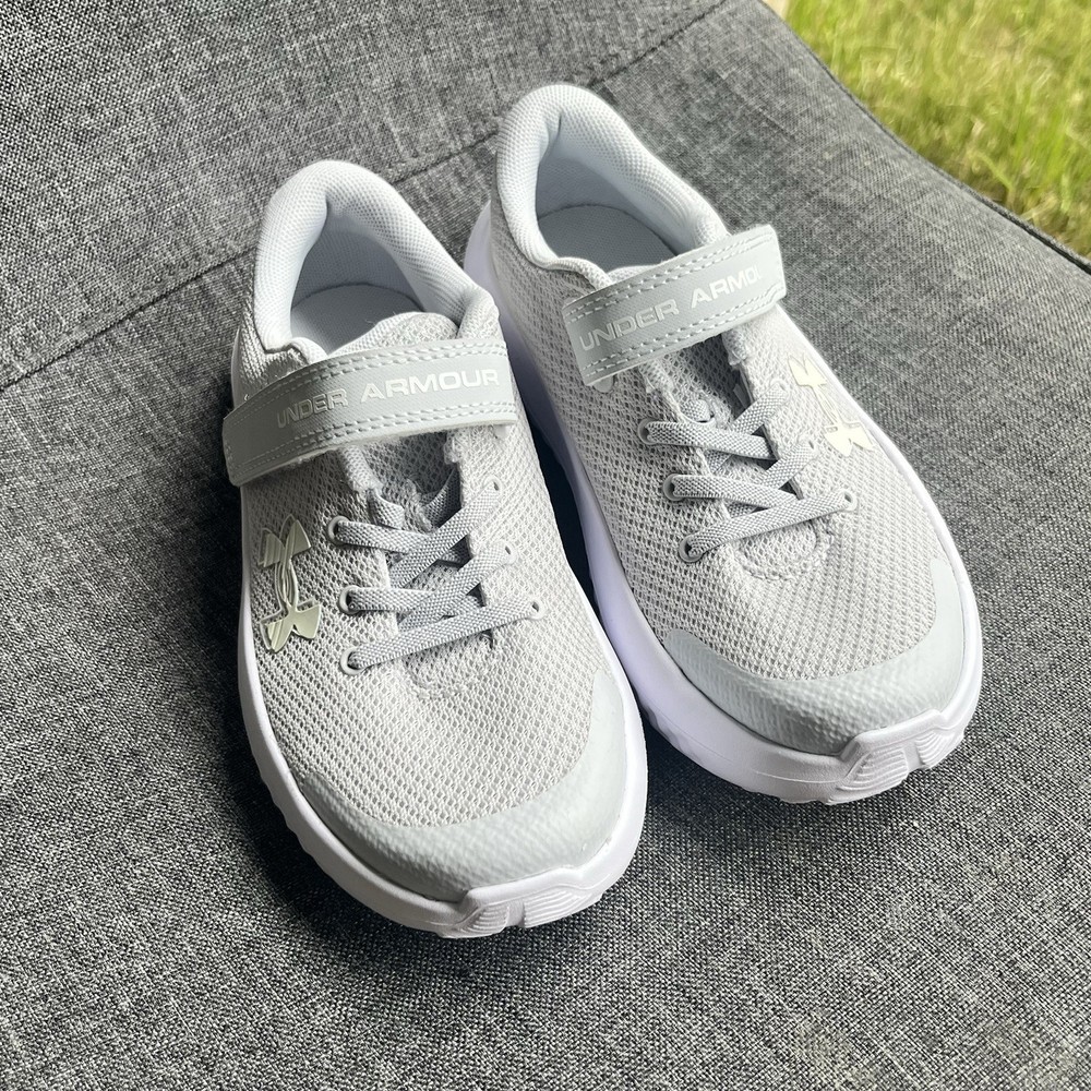 Under Armour UA Surge 4 AC Kids‘ Running Shoes – Size 1 Gray NEW