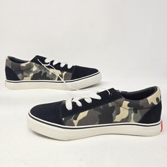 Mark Ecko Unltd Sneakers Youth Size 5 Lace Up Camo Print/Black Suede