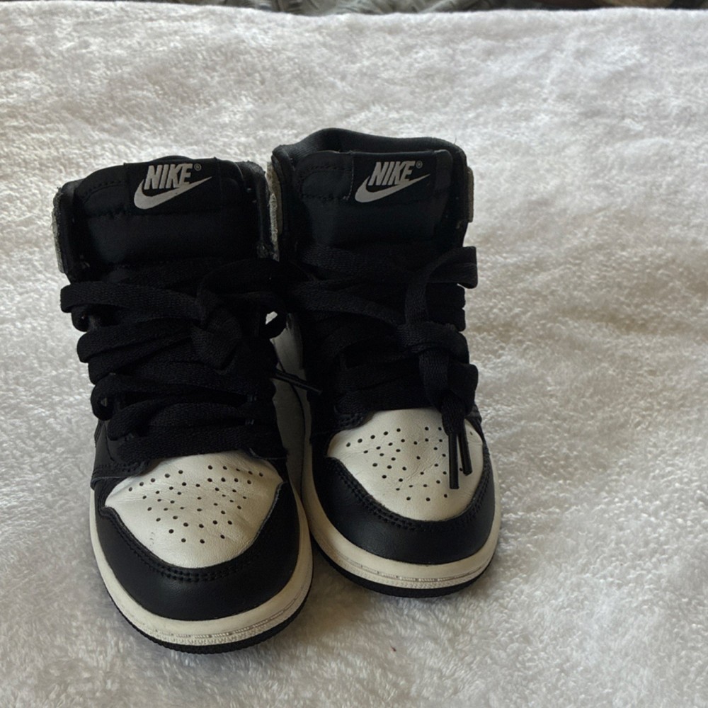 Nike Air Jordan 1 High Top Sneaker Black/White US 11C EU 28 Leather FD1412-012