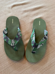 J Crew Kids crewcuts CAMO Flip Flop Sandals Boys Size K6 Green Print NWOT