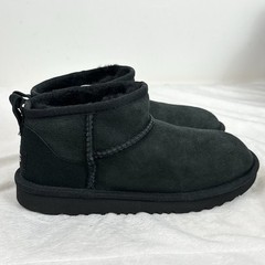 UGG Kids Classic Ultra Mini Boots Black Size 1 Everyday Essential 1130750K