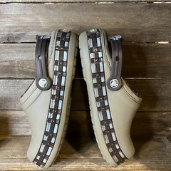 Childrens Crocs Tan Star Wars Chewbacca Lined Clogs Mules Sandals Shoes Size 3 Y