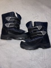 Youth US Size 11/ EU 28 Winter Boots, Reflective Grey and Black, Easy latch