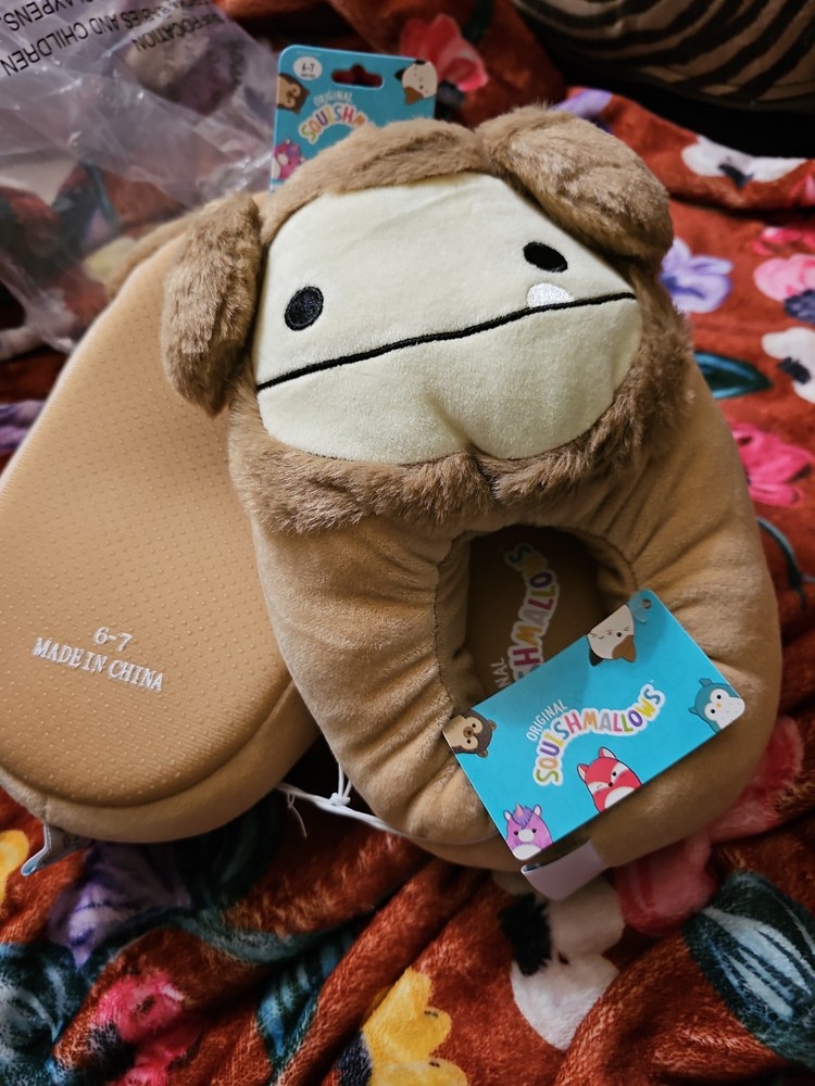 NEW! ORIGINAL SQUISHMALLOW BENNY BIG FOOT PLUSH SLIPPERS KIDS SHOE SIZE 6-7