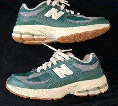 New Balance 2002R Unisex Green Beige Sneakers Size 4.5