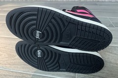 Nike Air Jordan 1 Mid SE GS Black Hyper Pink Youth Shoes Sz 2.5Y