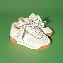 VINTAGE 80s KangaROOS toddler Size 2 White Leather Gum Sole VELCRO© POCKET shoes