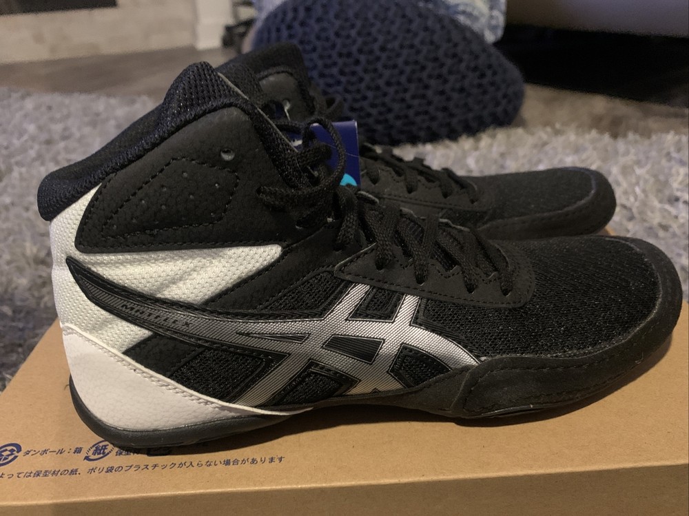 New Kids ASICS Matflex 6 GS Wrestling Shoe Black Wht Silver 1084A007-001 Sz 3