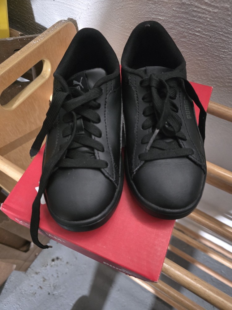 PUMA Unisex Kids Black Low Top Sneakers Hook & Loop Round Toe Logo Sz 1