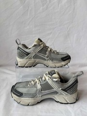 Nike Zoom Vomero 5 Gray Silver Running Shoes Kids Youth Size 1Y Sneakers