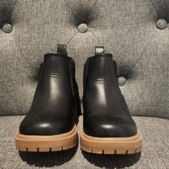 Old Navy Kids Black and Tan Boots