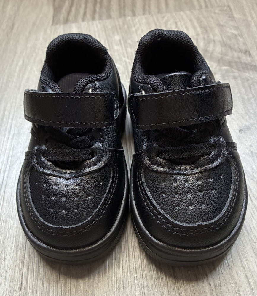 Kids Black Low Top Sneakers Size 2 Hook & Loop Adjustable Strap Pre-Owned
